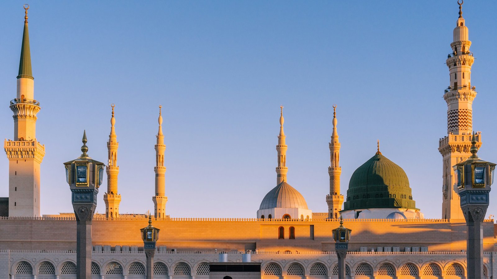 Masjid an-Nabawi in Medina at golden hour